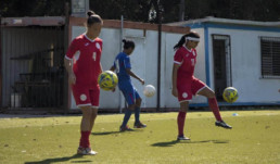 primeras futbolistas en club extranjero