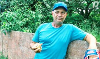 El pelotero cubano Carlos Yanes en la Isla de la Juventud