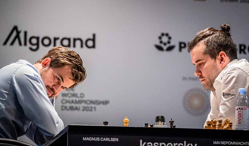 Magnus Carlsen e Ian Niepómniachi