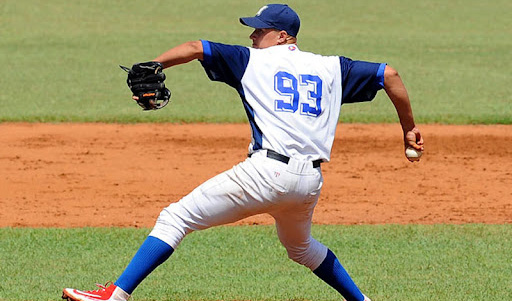 Prospectos escaparon de Cuba y buscan llegar a la MLB