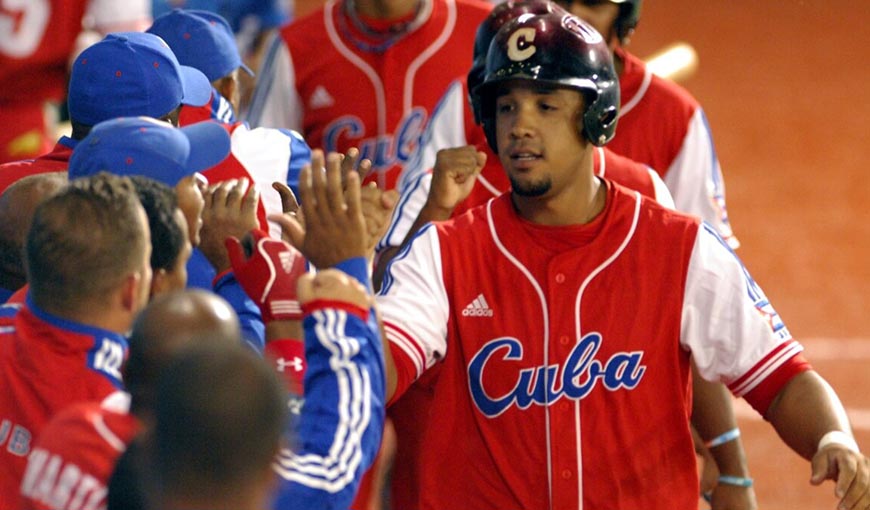 José Dariel Abreu con el uniforme del equipo Cuba