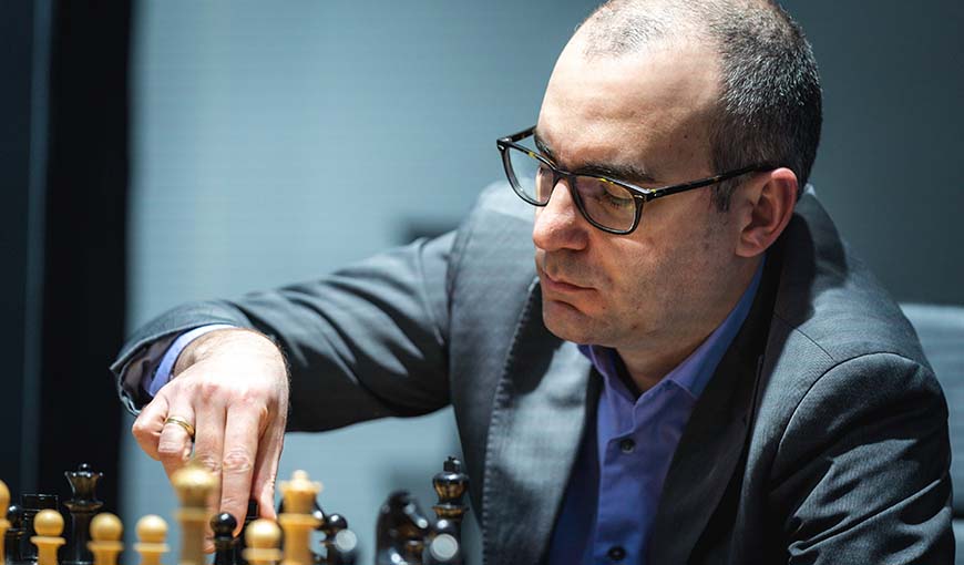 Leinier cae ante el prodigio llamado a retar a Magnus Carlsen