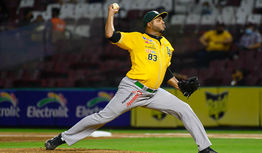 Carlos Juan Viera se lleva el Guante de Oro en el béisbol mexicano
