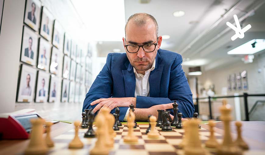 Leinier mejora su ELO y se mantiene en la élite: ranking FIDE