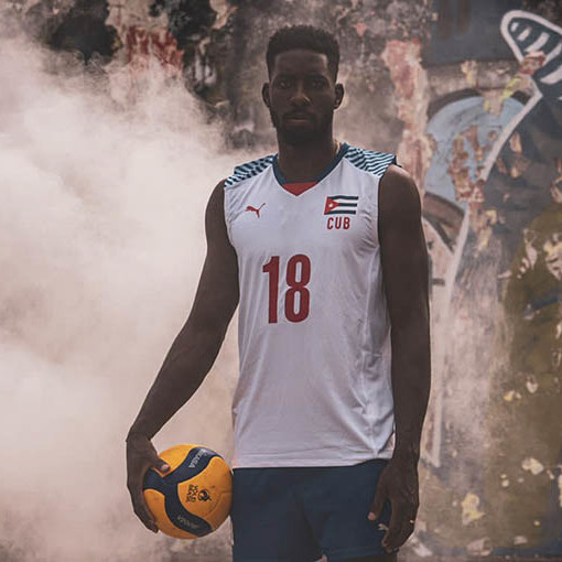 Jugador cubano de voleibol Miguel Ángel López Sada Cruceiro voleibolistas cubanos