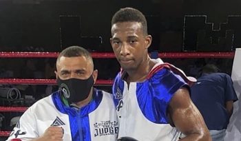 Boxeador Pablo Vicente y su entrenador