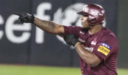 Yasiel Puig en el béisbol de Corea