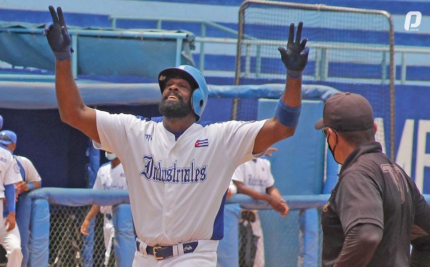 Yasiel Santoya, un “nómada” en el béisbol cubano