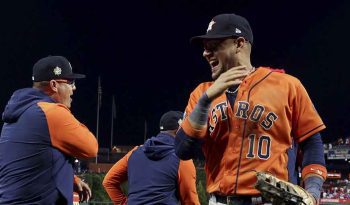 Yuli Gurriel lidera otra estadística entre los cubanos en Serie Mundial