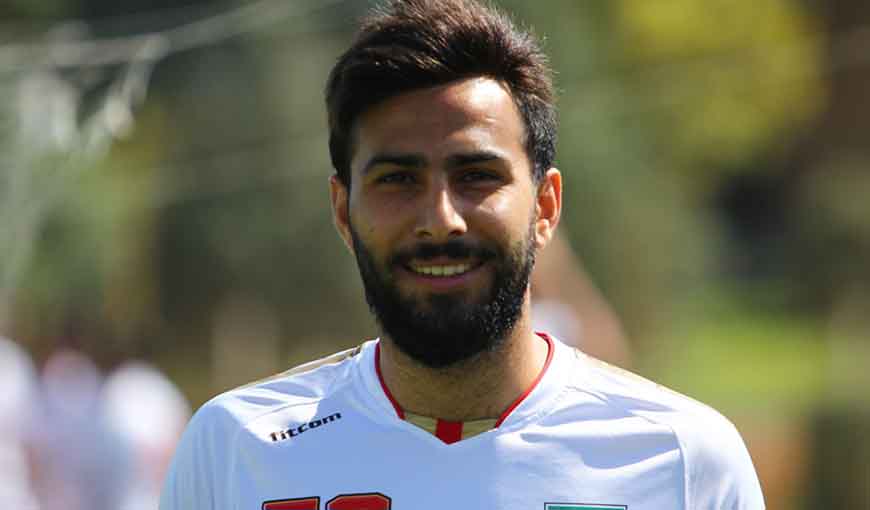 Futbolista iraní Amir Nasr-Azadani