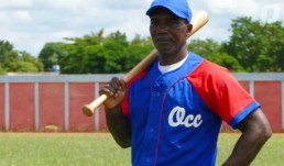 Alberto Díaz récord cuatro jonrones juego de béisbol