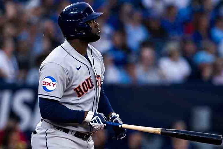 Yordan Álvarez beisbolista cubano mejor bateador cubano de MLB