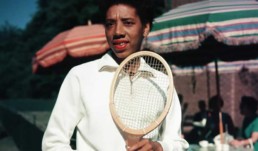 Tenista estadounidense Althea Gibson primera tenista afroamericana ganar torneo Wimbledon
