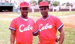 Beisbolistas cubanos Luis Giraldo Casanova Omar Linares historia cheque en blanco