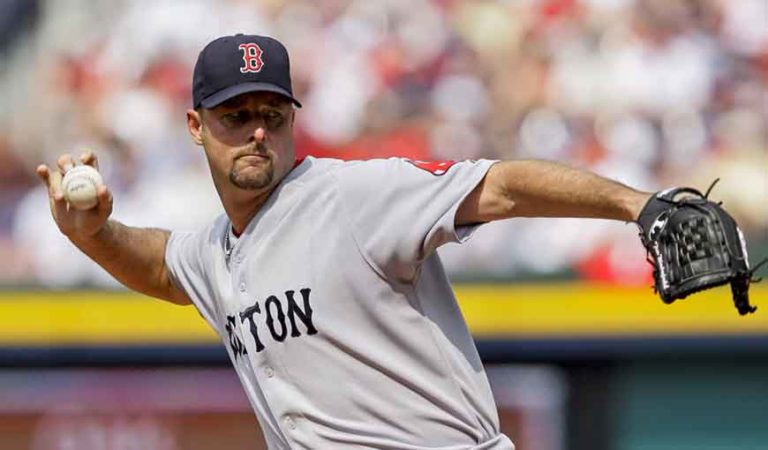 Tim Wakefield con el uniforme de Boston Red Sox