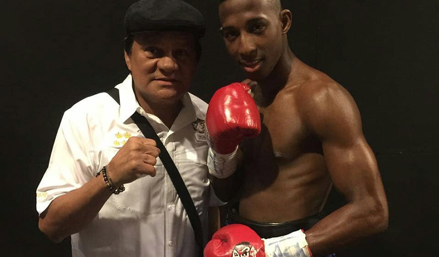 Boxeador cubano panameño Pablo Vicente junto a Roberto Durán, Manos de Piedra