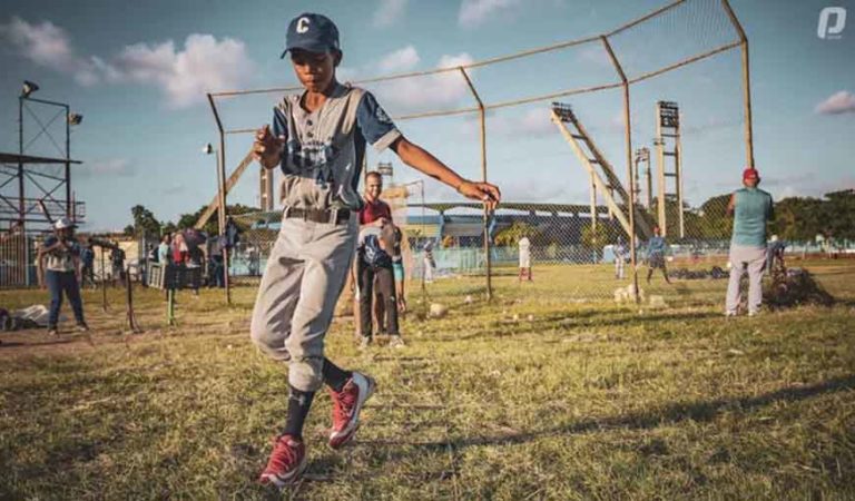 Béisbol cubano en la base