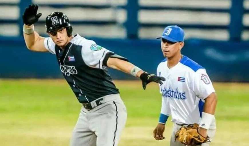 El holguinero Yasiel González espera por la confirmación oficial que le permita regresar a la Serie Nacional de Béisbol con el equipo Holguín