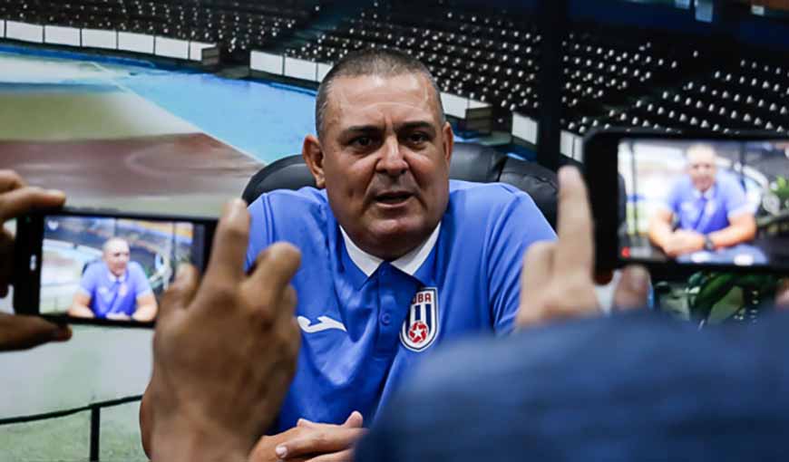 Yunielys Castillo, director técnico de la selección absoluta cubana verá legionarios
