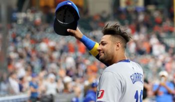Yuli Gurriel en MLB con Kansas City