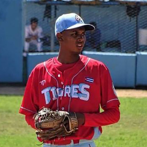 El Novato del Año de la 63ra Serie Nacional de Béisbol, Ediel Ponce, salió de Cuba recientemente